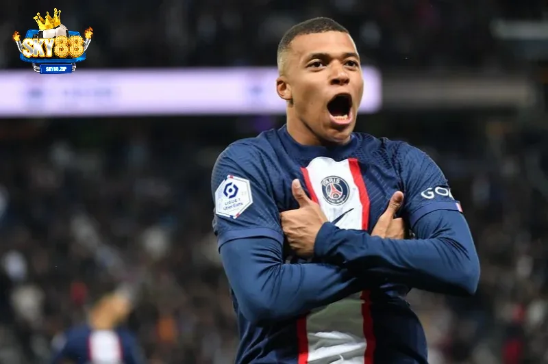 Kylian Mbappé Lottin là cầu thủ bóng đá trẻ người Pháp